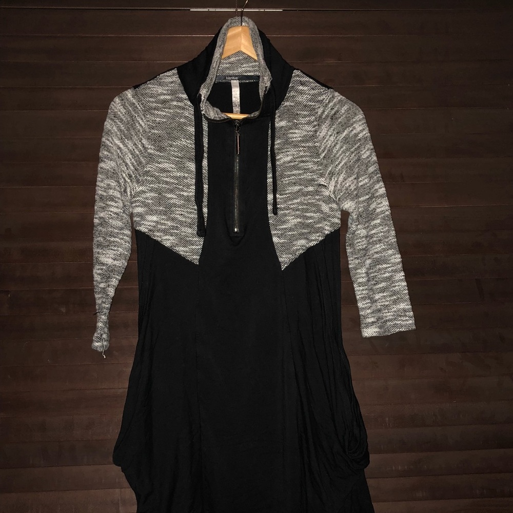 Kensie slouchy dress with tweed sleeves